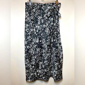 Forgotten Grace Silky Faux Wrap Midi Skirt in Black & Cream Print Size M